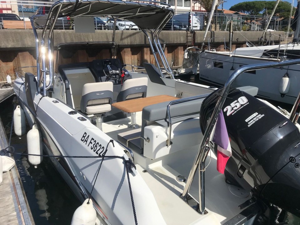 beneteau flyer 7.7 spacedeck
