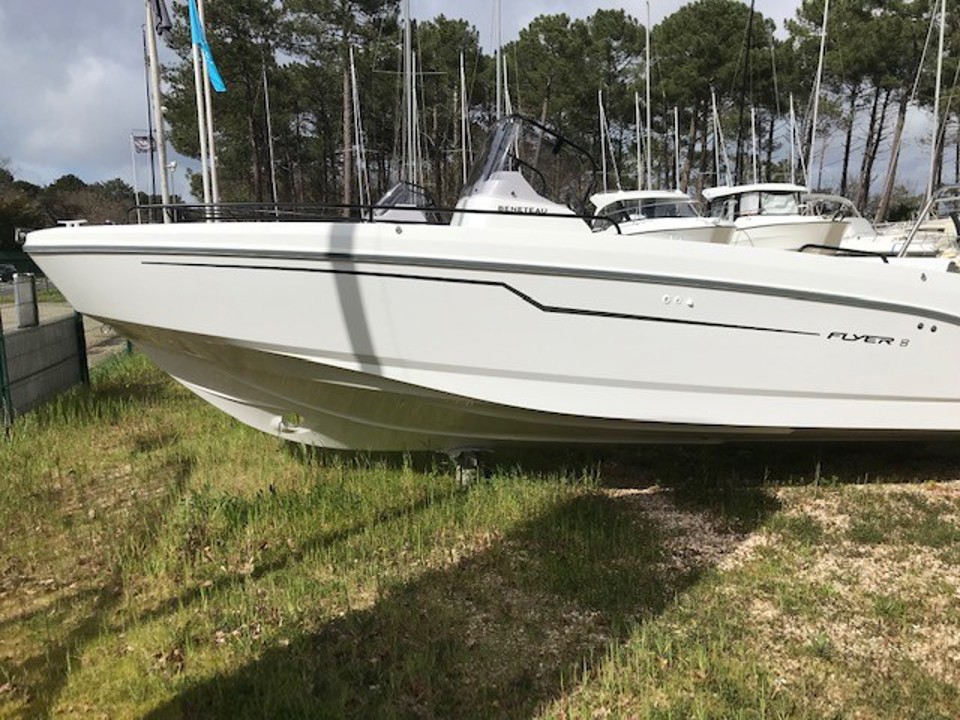 beneteau flyer 8 spacedeckv2