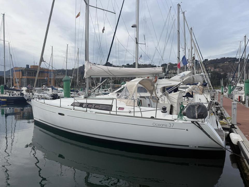 BENETEAU OCEANIS 37