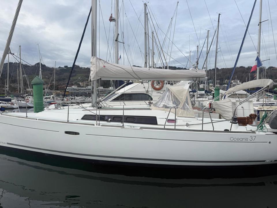 BENETEAU OCEANIS 37