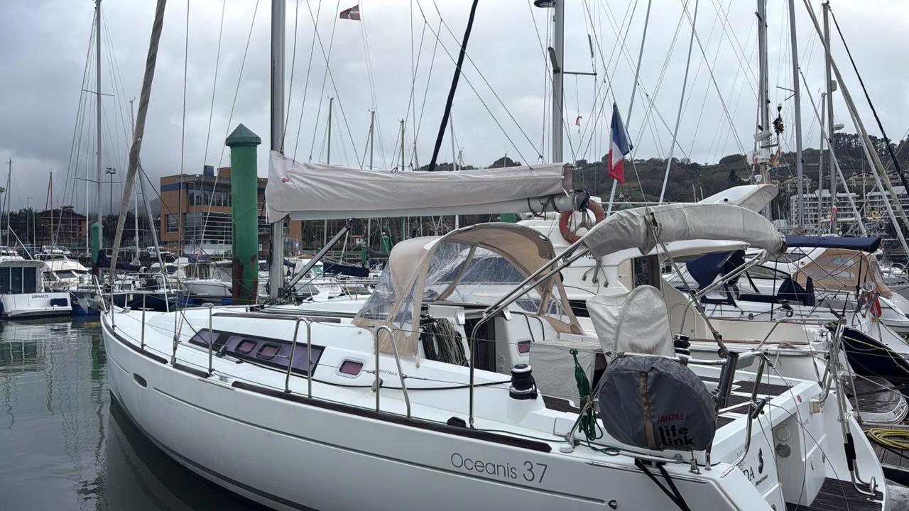 BENETEAU OCEANIS 37