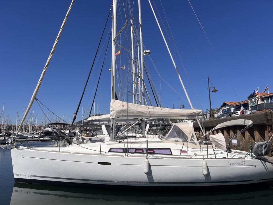BENETEAU OCEANIS 37