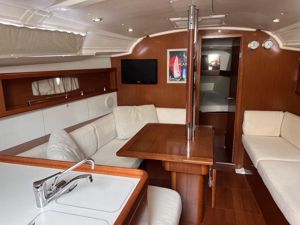 BENETEAU OCEANIS 37