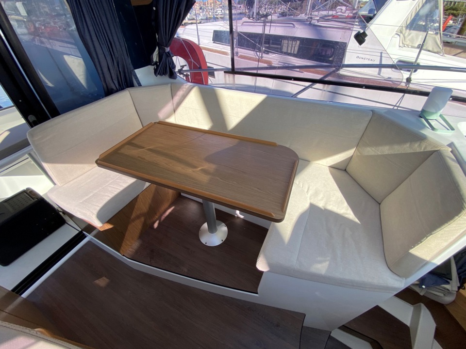 beneteau Antares 880