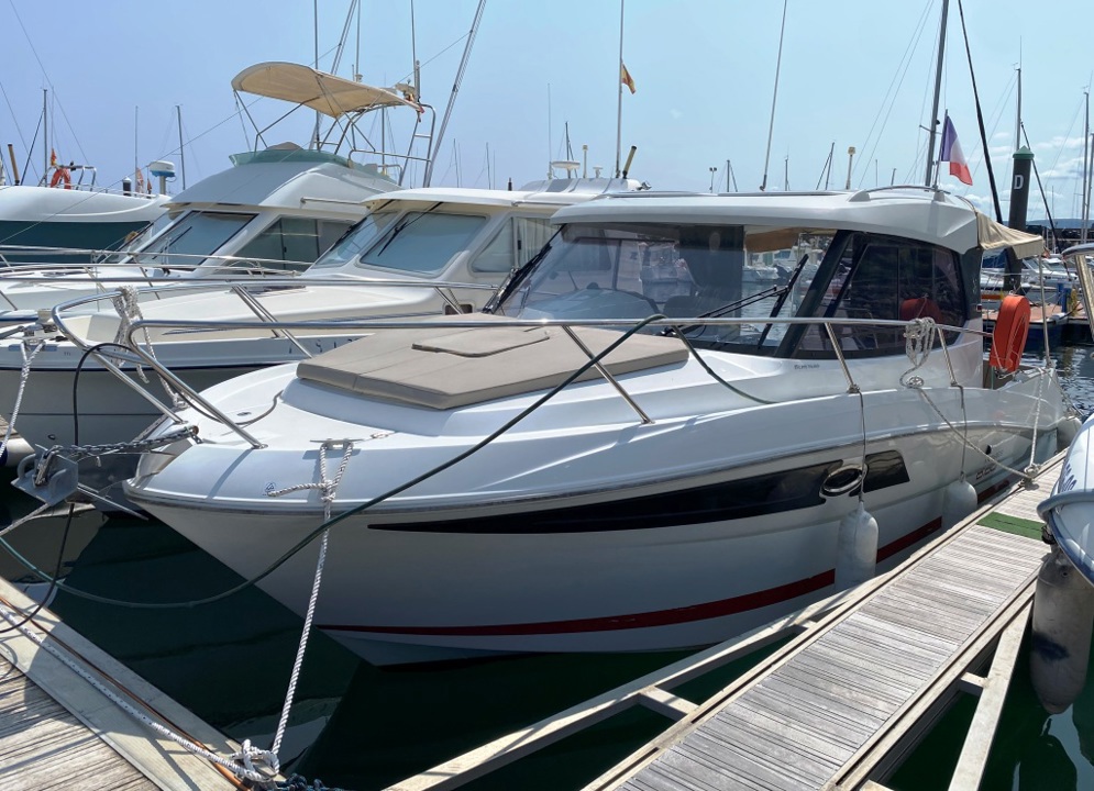 beneteau Antares 880