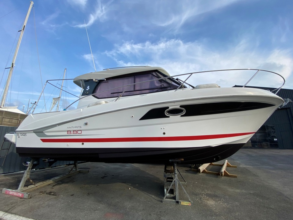 beneteau Antares 880