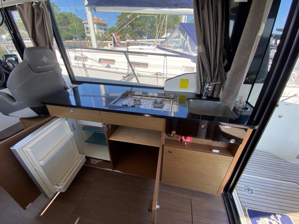 jeanneau MERRY FISHER 1095